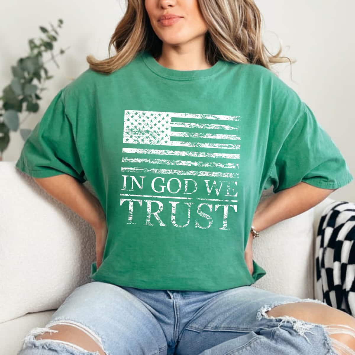 In God We Trust Distressed Grunge American Flag USA Proud T-Shirt